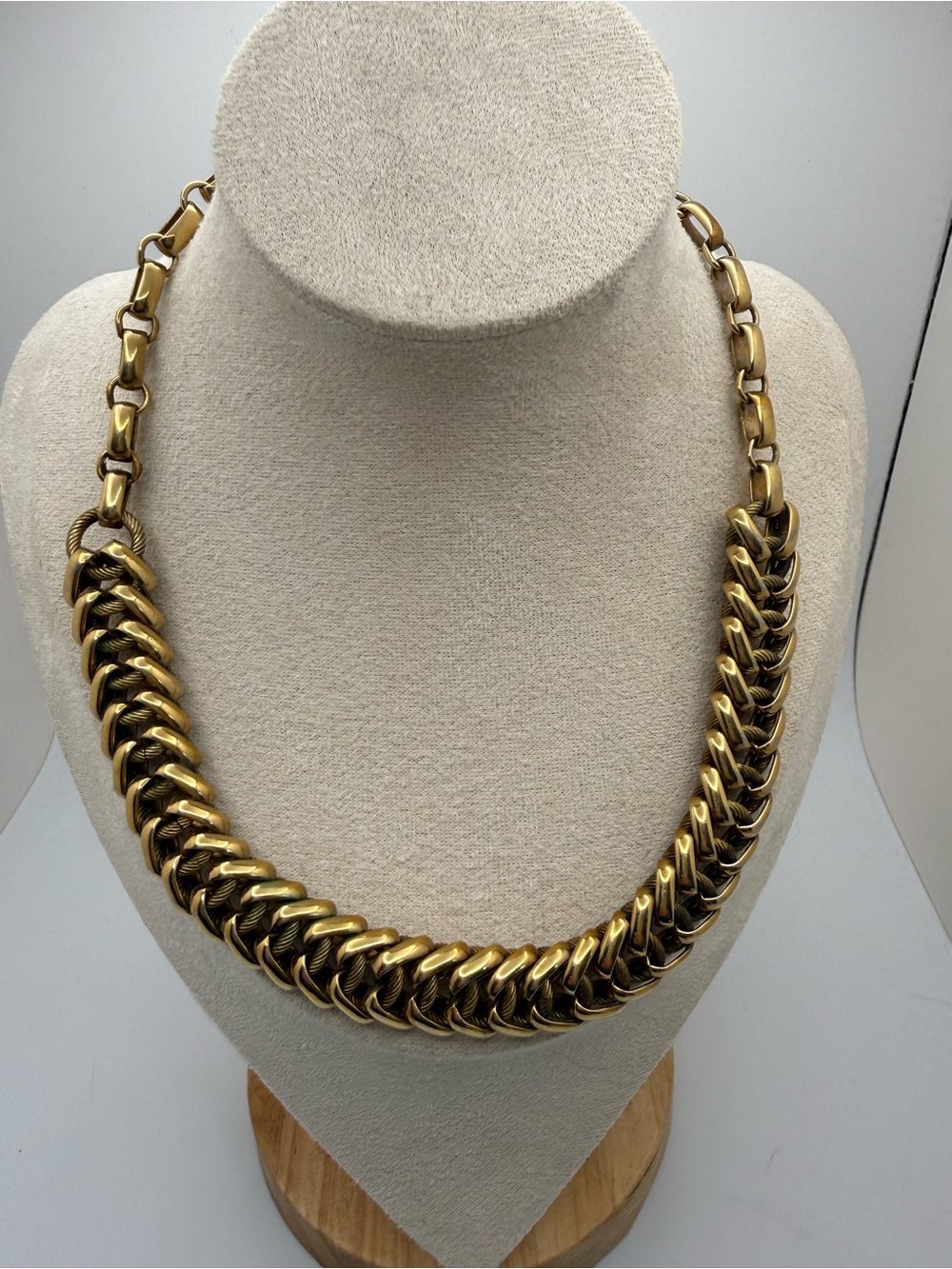 Classic Volupte’ Gold Chain Link Necklace